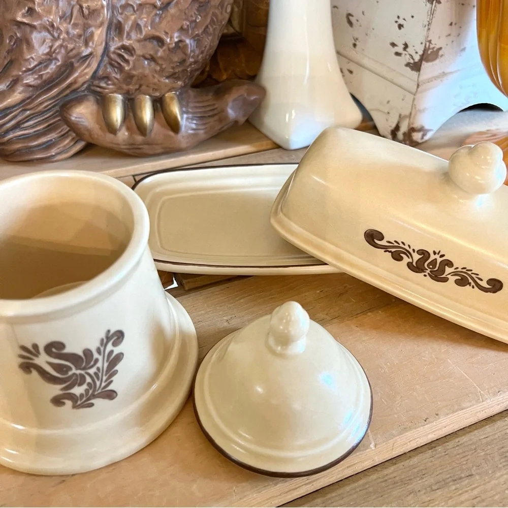 VINTAGE Pfaltzgraff Stoneware Village SUGAR CROCK AND BUTTER DISH Folk Art USA